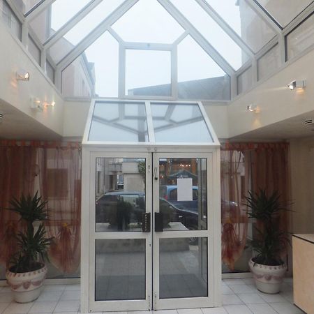 Hotel Le Village Gif-sur-Yvette Bagian luar foto
