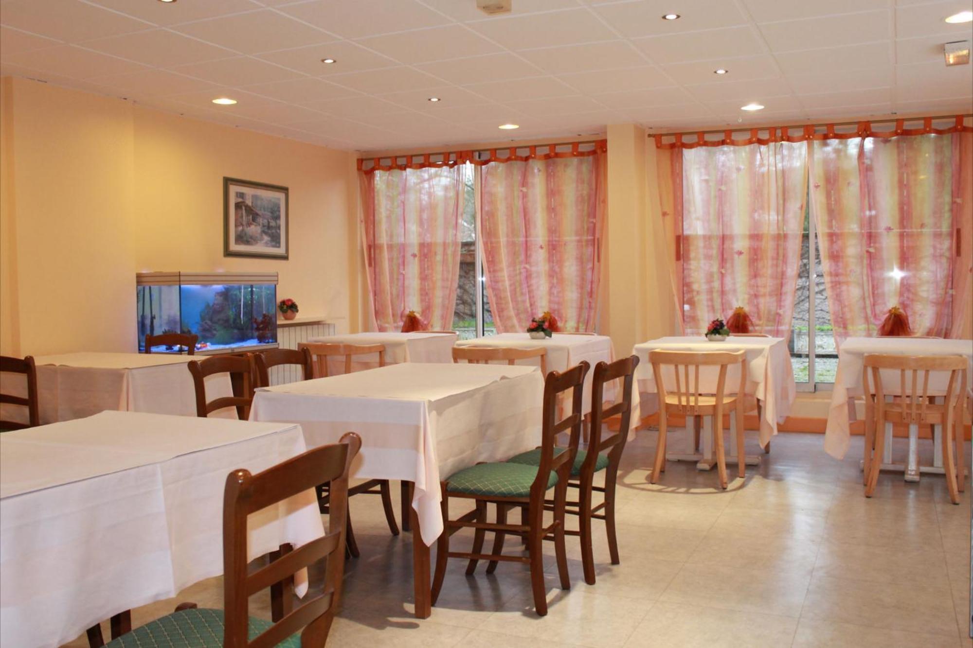 Hotel Le Village Gif-sur-Yvette Bagian luar foto
