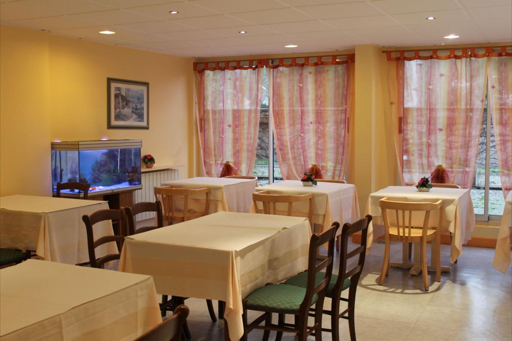 Hotel Le Village Gif-sur-Yvette Bagian luar foto